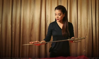 Trương Ngọc Ánh đăng tin "tìm chồng", giới thiệu binh khí của dự án “Trưng Vương“