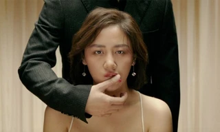 Văn Mai Hương bật khóc, ôm chặt người đàn ông bí ẩn trong teaser MV “Đốt”