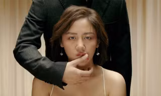 Văn Mai Hương bật khóc, ôm chặt người đàn ông bí ẩn trong teaser MV “Đốt”