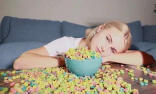 “Backyard Boy” càn quét TikTok, ngoài giai điệu hay còn gây bão vì “chủ nhân” quá xinh