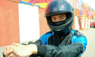 Tuấn Trần “cool ngầu” khi lần đầu thử sức với bộ môn đua xe thể thức mạo hiểm