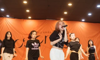 Clip: Phùng Khánh Linh dốc sức tập vũ đạo, vui mừng vì showcase đã “cháy vé“