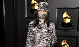 Hậu Grammys, Billie Eilish “chơi lớn” nhuộm tóc bạch kim để hoàn thành lời hứa với fan
