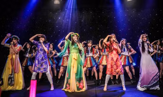 SGO48 dành tiền bán sticker trong suất diễn đầu tiên quyên góp cho miền Trung