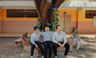 Đón chào mùa tựu trường, Lou Hoàng tung ngay MV “Bạn Cấp 3” đậm chất thanh xuân