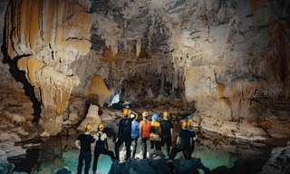 Quá khó để tới được Sơn Đoòng? Khám phá ngay hang Tú Làn cũng kỳ vĩ không kém!
