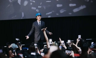 Fan Hà Nội hát cùng Sơn Tùng M-TP, bất ngờ chuẩn bị quà sinh nhật sớm 