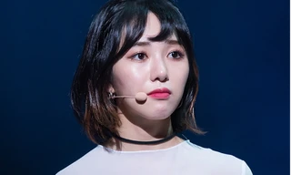 Mina (cựu thành viên AOA) đăng ảnh cổ tay hằn vết sẹo khiến fan hoang mang