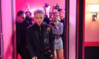 Binz kể chuyện tình showbiz, nắm tay người yêu bỏ chạy khỏi paparazzi trong MV mới