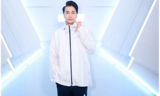 Karik mặc đồ kín bưng, thủ môn Bùi Tiến Dũng hội ngộ đồng đội Tiến Linh tại sự kiện 