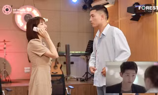 Hòa Minzy, Anh Tú hài hước diễn lại cảnh “hất tung điện thoại” của “Hậu Duệ Mặt Trời“