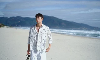 Tuấn Trần gợi ý loạt set đồ cực nam tính dành cho phái mạnh khi đi du lịch biển