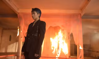 Gil Lê “thả nhẹ” câu nói đầy day dứt trong teaser MV “Sao Người Ta Nỡ Làm Mình Đau“