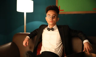 Rhymastic một mình “cân” 4 vai trong MV mới để đả kích lối sống vật chất