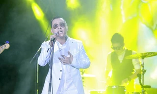 Ca sĩ Tuấn Hưng trình diễn trong chương trình Bài hát yêu thích tháng 7 tối 17/7.