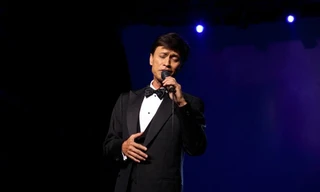 Danh ca Tuấn Ngọc.