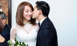 Ngân Khánh và chú rể Việt kiều tình tứ trong lễ ăn hỏi