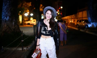 Thủy Top mặc crop-top, khoe eo thon gọn