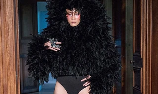 Cô gái vàng của làng thời trang trong nước đã “làm nên chuyện” khi là người mẫu Việt Nam đầu tiên sải bước trên sàn diễn danh giá nhất thế giới: Paris Haute Couture Fashion Week 2015, vào tối ngày 6/7 khi trình diễn bộ sưu tập thu/đông mới nhất của nhà th