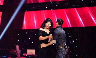 Mr. Đàm đã tung chiêu ‘cực hiểm’ khi dùng kẹo để thu phục cô gái gây ‘bão’ Youtube với clip vừa ăn kẹo vừa hát Thu Phượng.