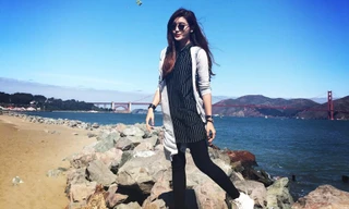 Á hậu Huyền My thích thú khi chụp ảnh bên cây cầu Cổng Vàng nổi tiếng tại San Francisco.