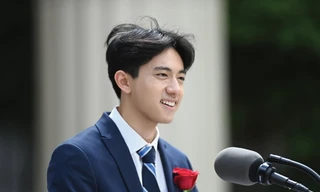 Từ clip phát biểu đến in-tư gây sốt mạng xã hội, trai đẹp Nate Liang là ai?