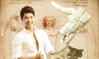 Trương Nam Thành chụp với tượng nude