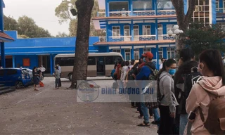 Hàng trăm sinh viên ĐH Thủ Dầu Một trở lại trường từ sáng sớm, đón Tết trong khu cách ly