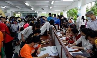 Trường ĐH Sư phạm - ĐH Đà Nẵng: Mưa to cũng không thể cản bước chân tân sinh viên nhập học