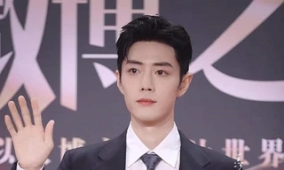 Tiêu Chiến ga-lăng đỡ váy giúp Dương Tử và cái kết “cồng kềnh”