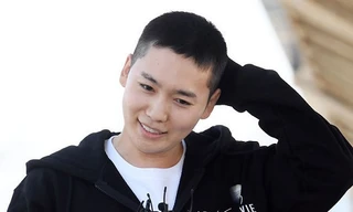 Jinwoo (WINNER) “xuống tóc” nhập ngũ vẫn không “sứt mẻ” vẻ đẹp trai