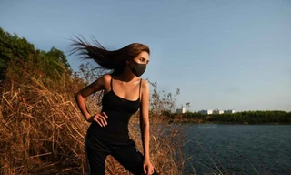 Đẳng cấp "chị đại" Võ Hoàng Yến, đi cách ly cũng chụp hình "chanh sả"