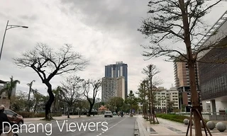 Dù khá ngổn ngang nhưng thành phố Đà Nẵng đã bình yên sau khi bão số 13 đi qua