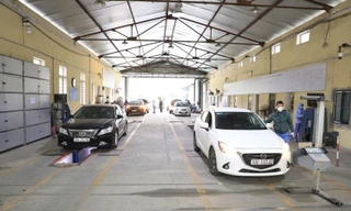 Các 'điểm nóng' đăng kiểm tại Hà Nội, TPHCM hiện ra sao?