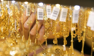 Giá vàng bất ngờ quay đầu giảm