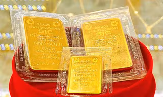 Tỷ giá USD tăng khiến giá vàng trong nước đứng im