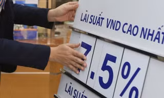 Lãi suất huy động leo thang, ngân hàng chịu sức ép kép