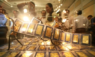 Giá vàng tăng 'điên cuồng' bất chấp nghỉ lễ 