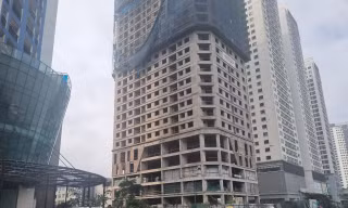 Doanh nghiệp bất động sản khó khăn, ngân hàng cũng... 'ngồi trên đống lửa' 