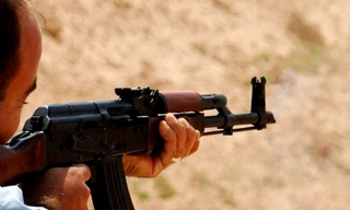 Bị dọa chém, công an bắn AK cảnh cáo