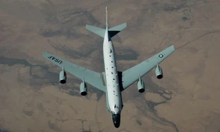 Một chiếc RC-135W của Không quân Mỹ