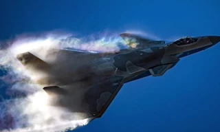 Máy bay chiến đấu tàng hình J20 trình diễn tại Triển lãm Hàng không Quốc tế Trung Quốc - YouTube