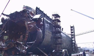 Tàu ngầm Kursk nặng 16.000 tấn đã bị phá hủy trong một vụ nổ lớn vào ngày 12 tháng 8 năm 2000 