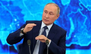 Cựu đô đốc Hải quân Mỹ William McRaven nói ông Putin "chơi trên cơ" Mỹ