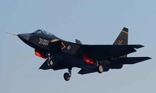 Trung Quốc biên chế tiêm kích mới trên tàu sân bay?