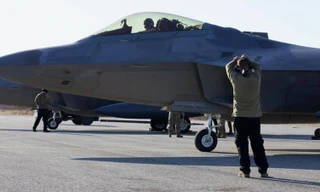 Máy bay F-22 tại sân bay King Salmon