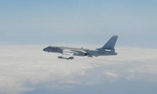 Máy bay ném bom H-6K 