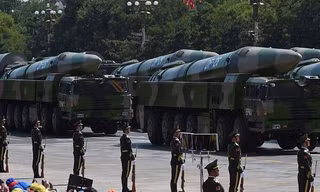 DF-26 không chỉ có thể tấn công các mục tiêu trên đất liền mà còn cả các khí tài hải quân, như hàng không mẫu hạm của Mỹ. Getty Images
