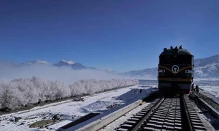 Đoạn đường sắt Lhasa-Nyingchi