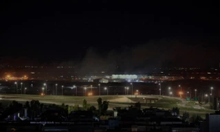 Các nguồn tin an ninh người Kurd cho biết ít nhất 3 quả rocket đã rơi xuống gần Sân bay Quốc tế Erbil ở khu tự trị người Kurd